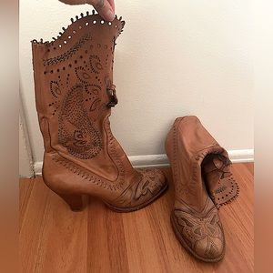 Butterfly brown Vince Camuto leather boots